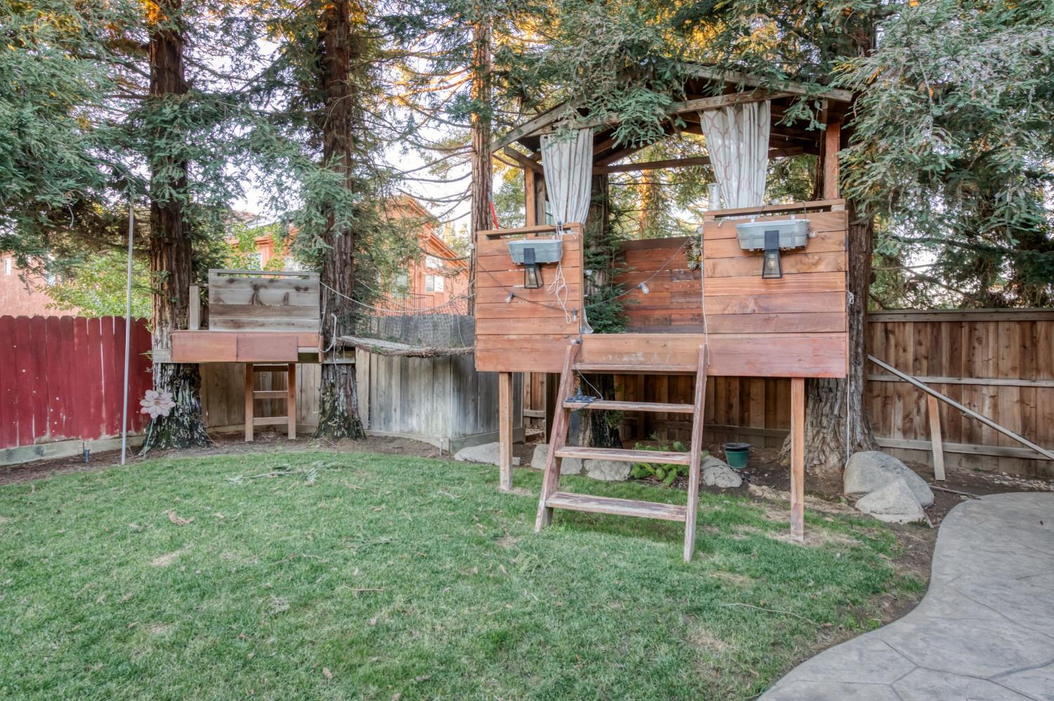 7839 N Carnegie Ave, Fresno, CA 93722