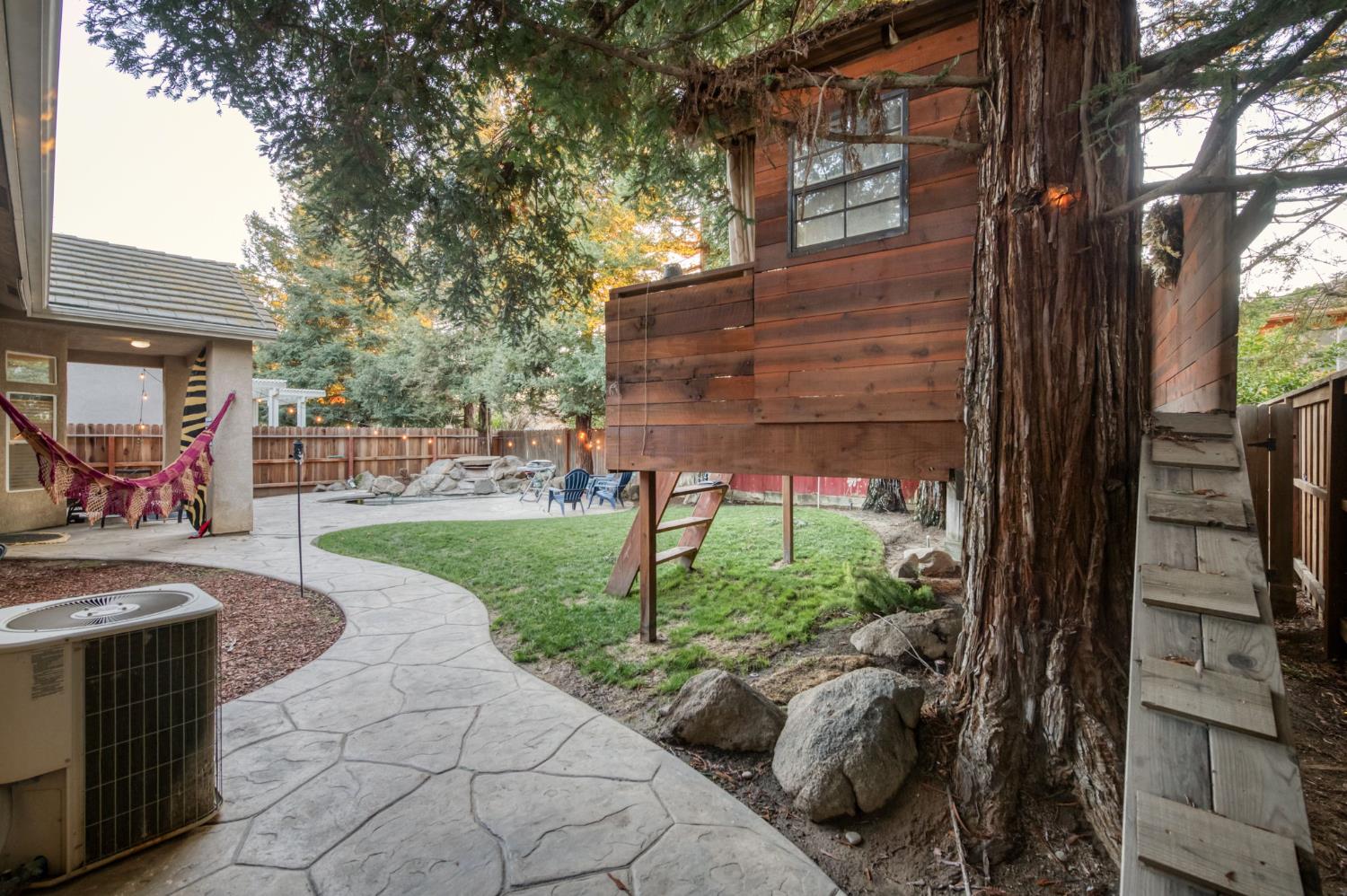 7839 N Carnegie Ave, Fresno, CA 93722