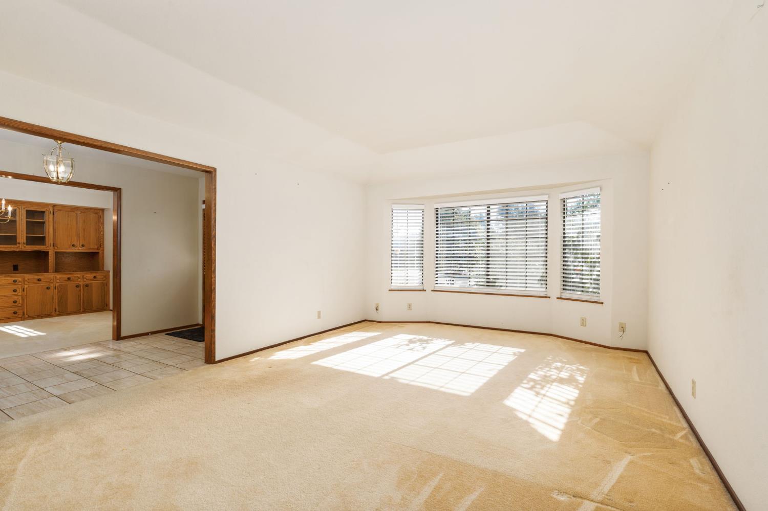 1544 E Jordan Ave, Fresno, CA 93720