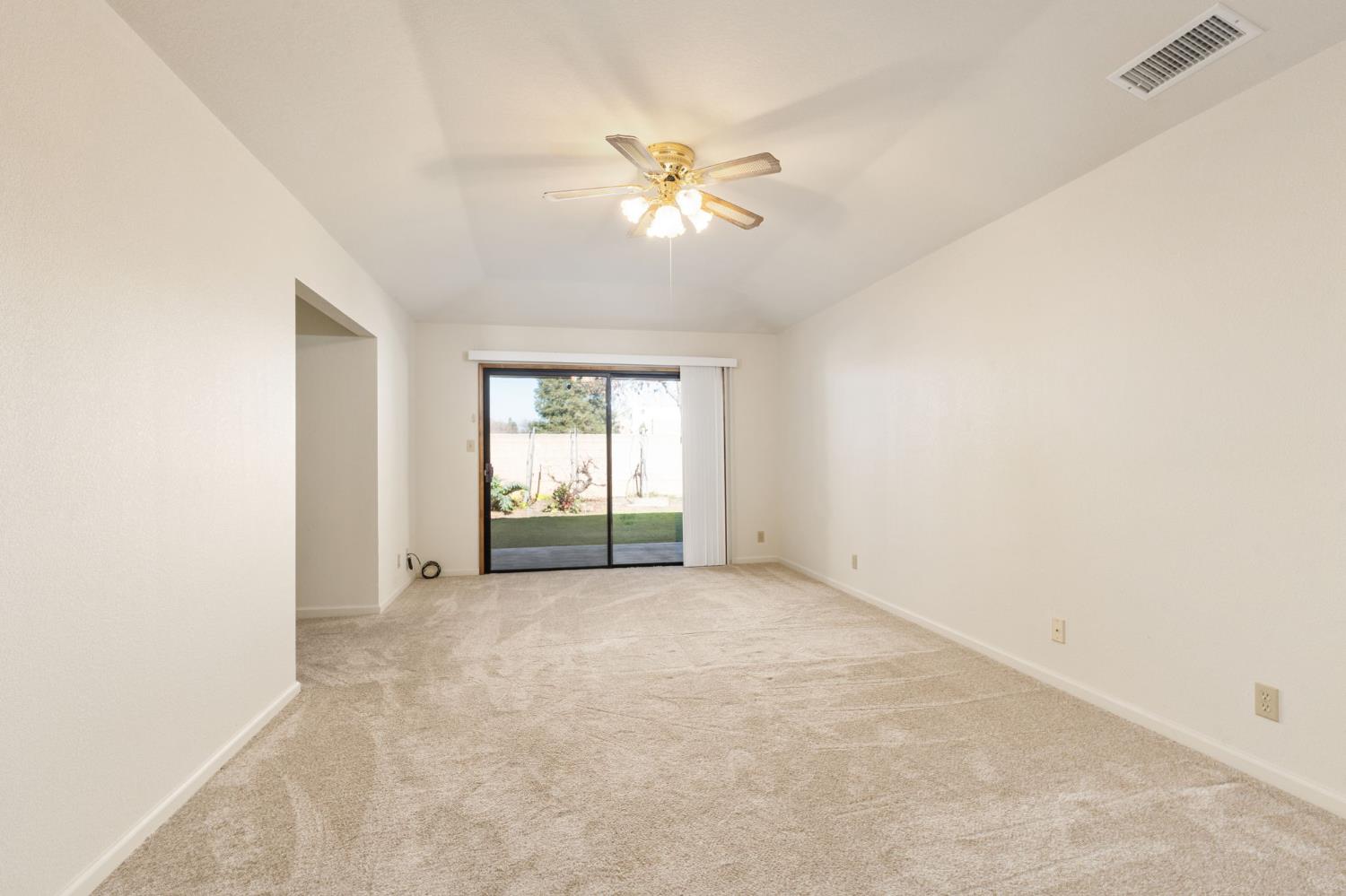 1544 E Jordan Ave, Fresno, CA 93720