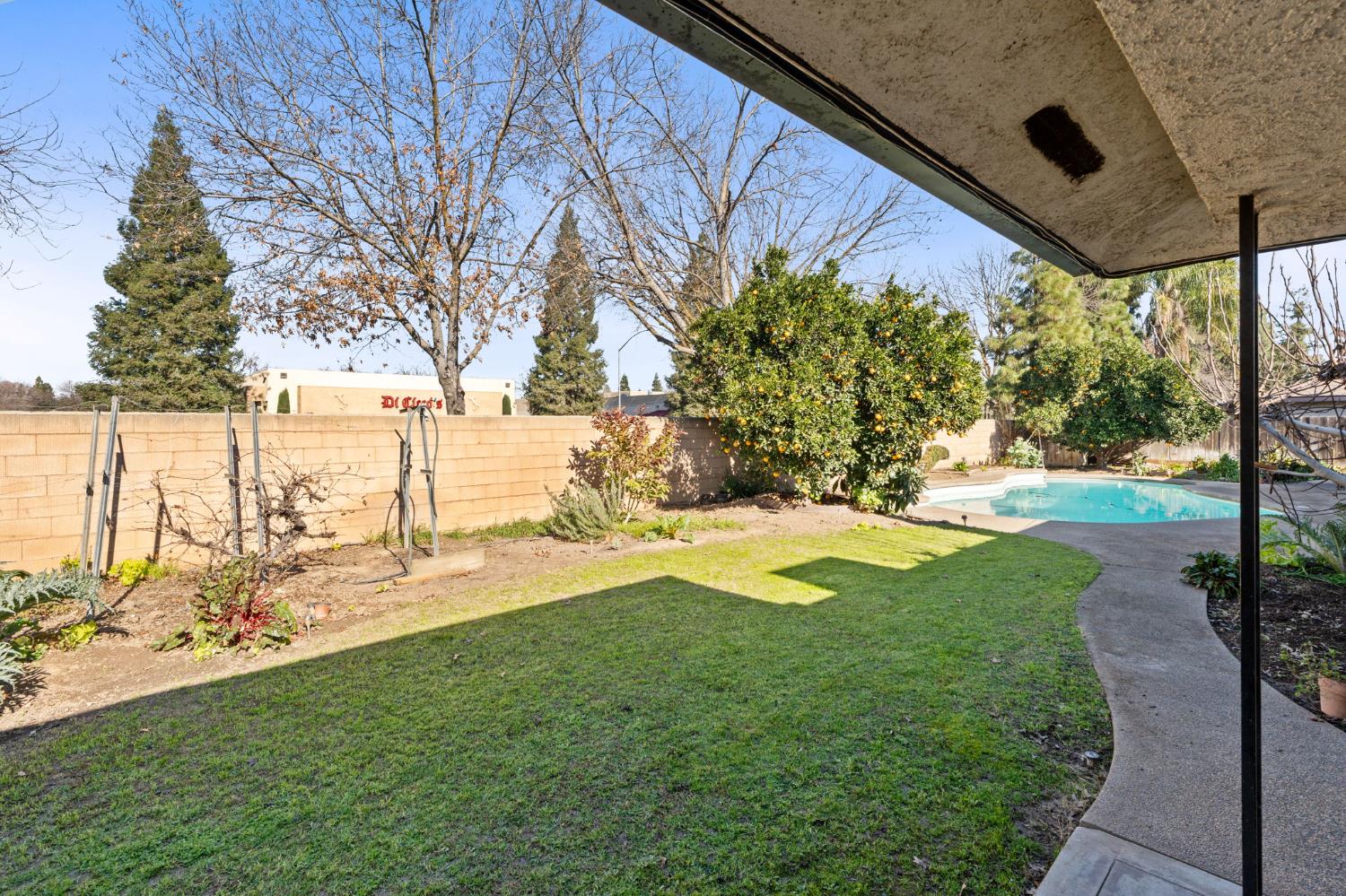 1544 E Jordan Ave, Fresno, CA 93720