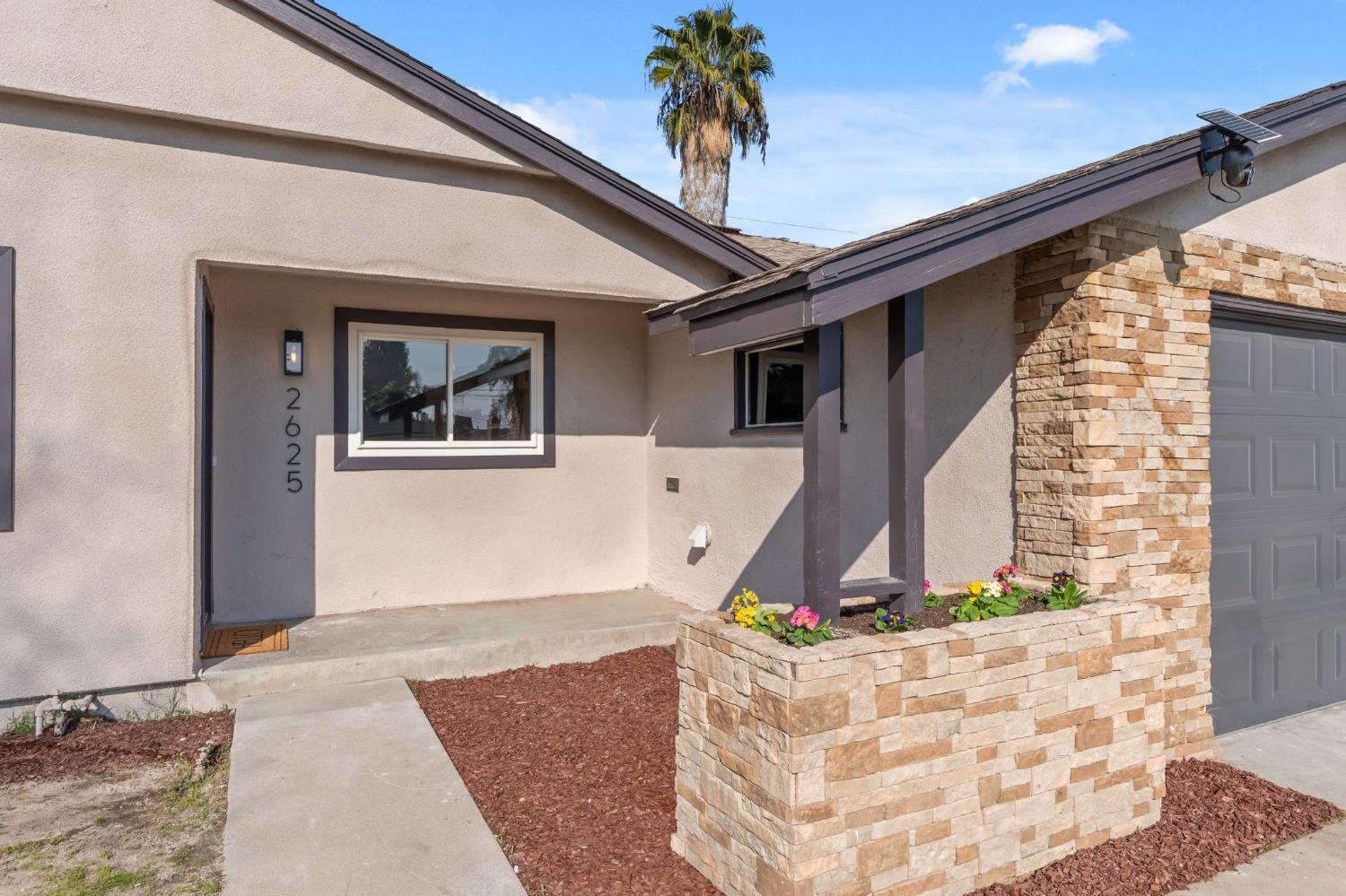 2625 E Sussex Way, Fresno, CA 93726