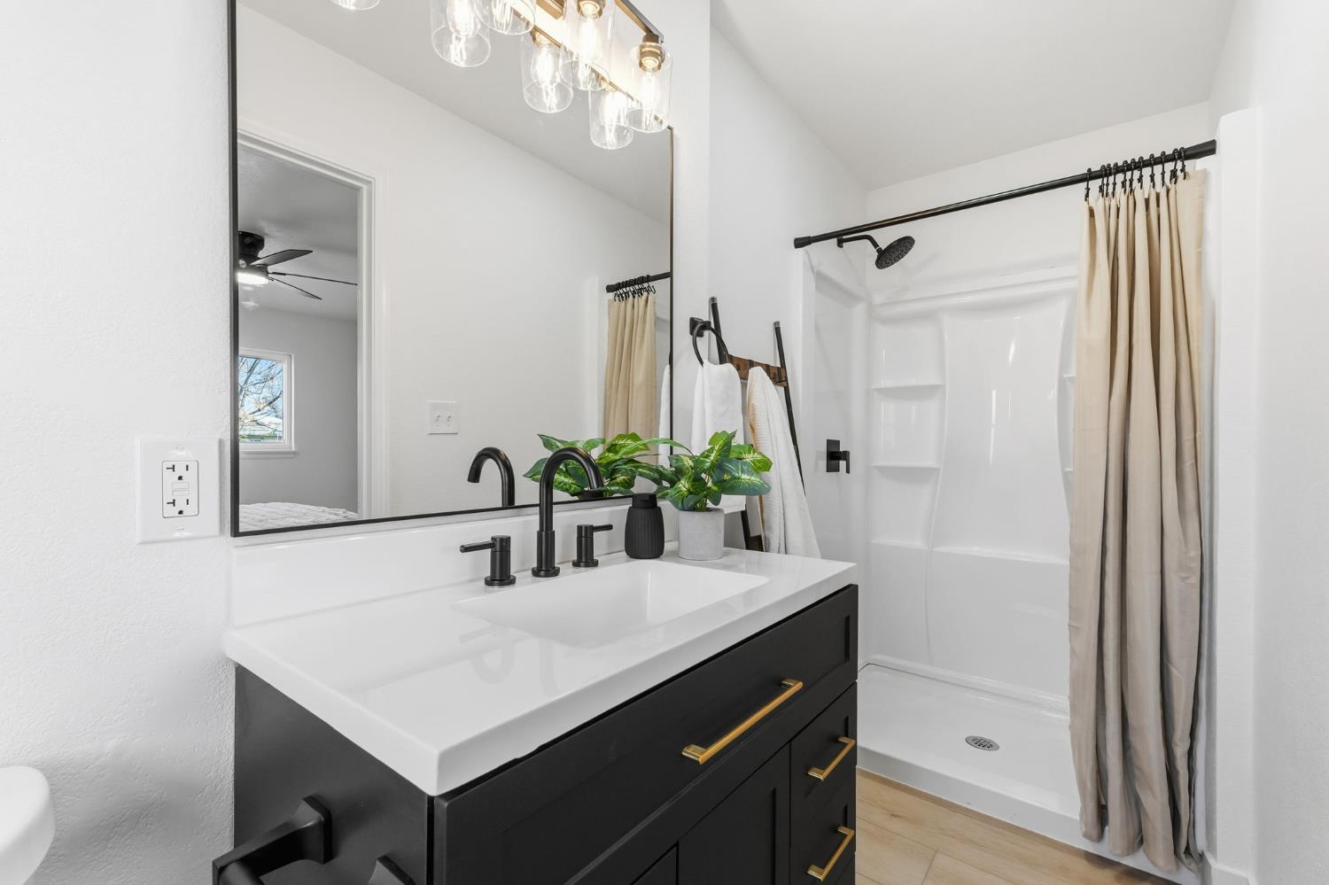 2625 E Sussex Way, Fresno, CA 93726