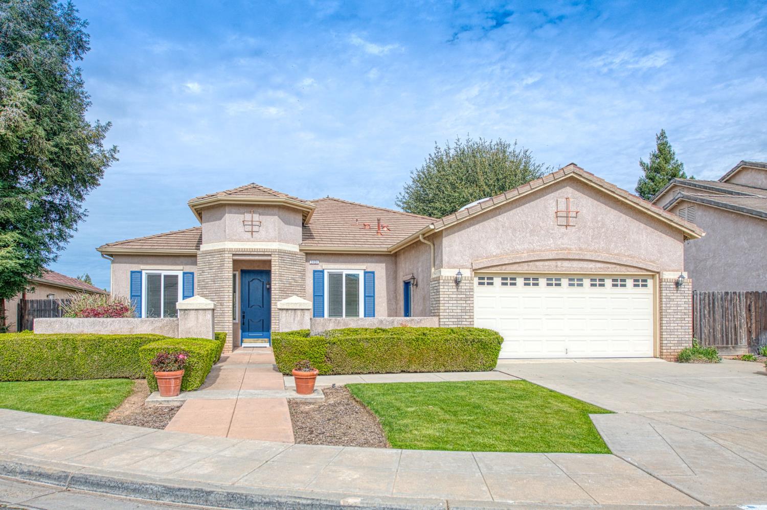 2404 E Pryor Dr, Fresno, CA 93720