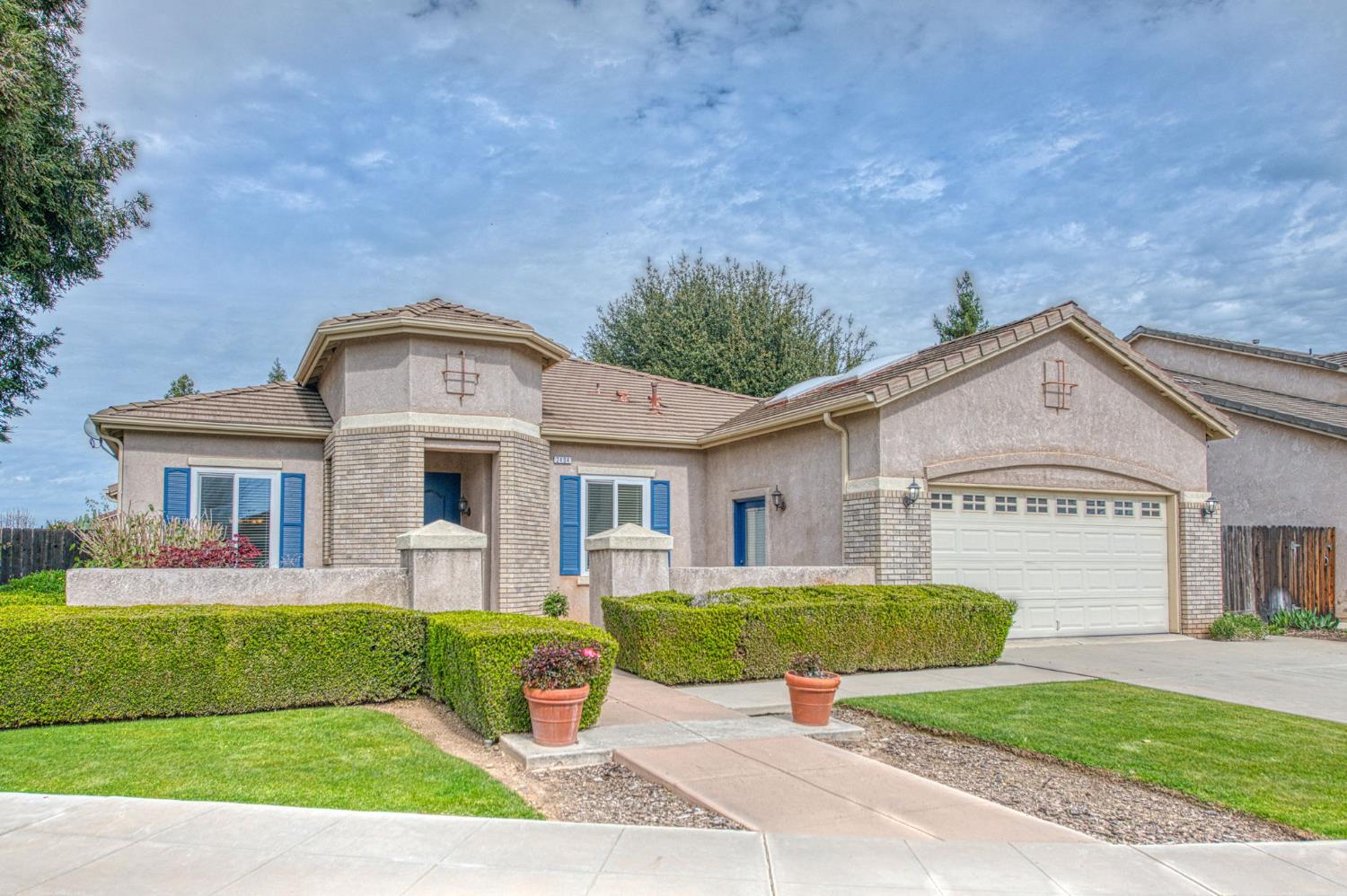 2404 E Pryor Dr, Fresno, CA 93720