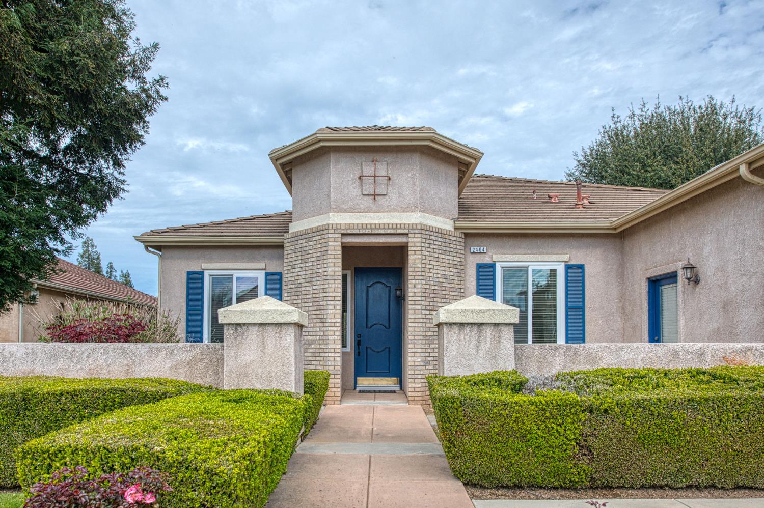 2404 E Pryor Dr, Fresno, CA 93720