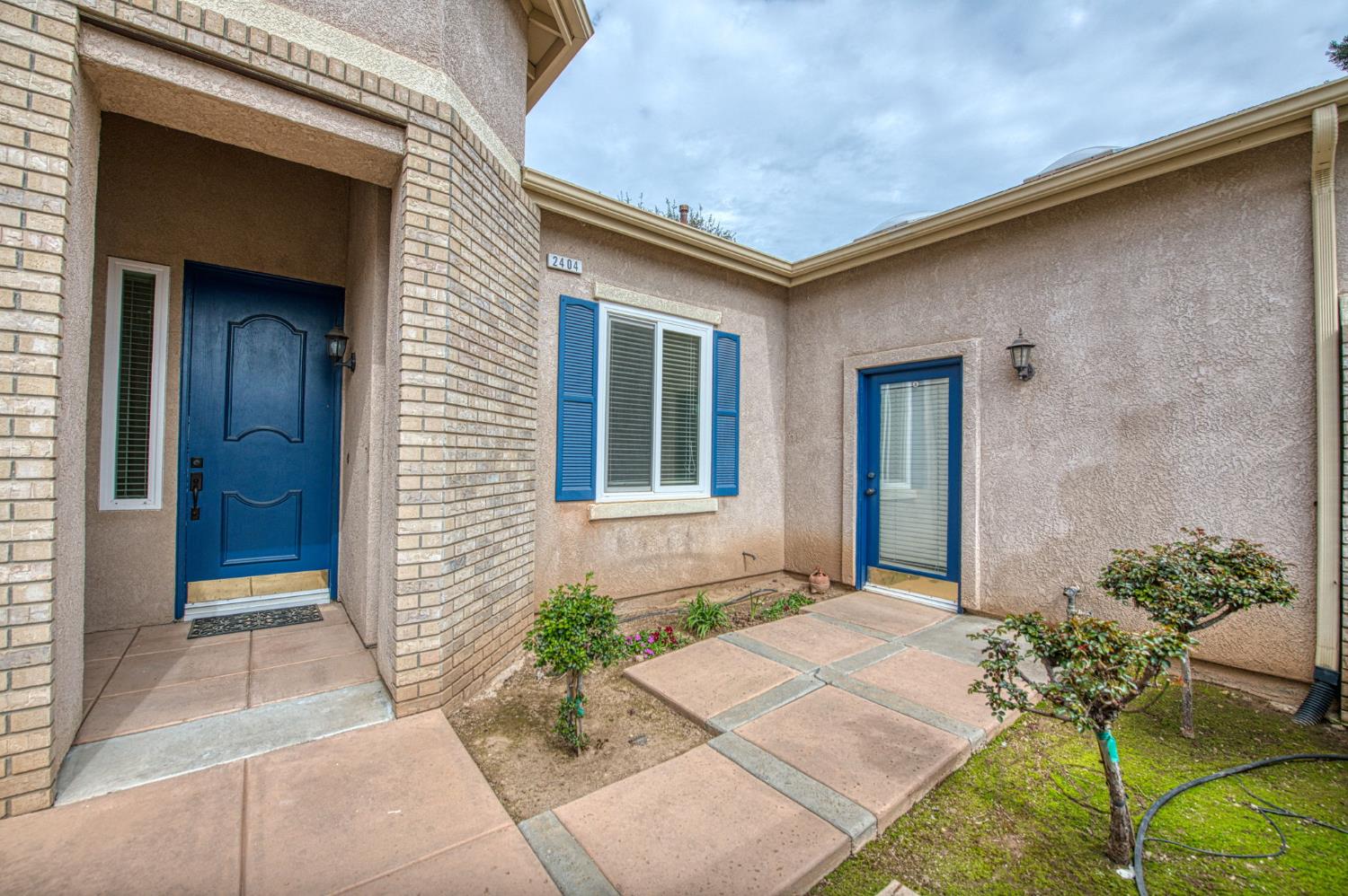 2404 E Pryor Dr, Fresno, CA 93720