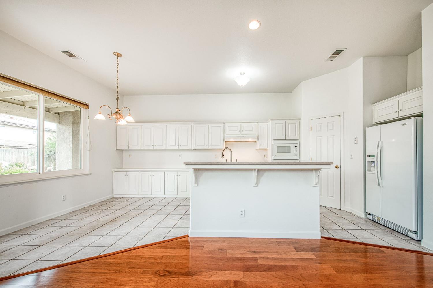 2404 E Pryor Dr, Fresno, CA 93720