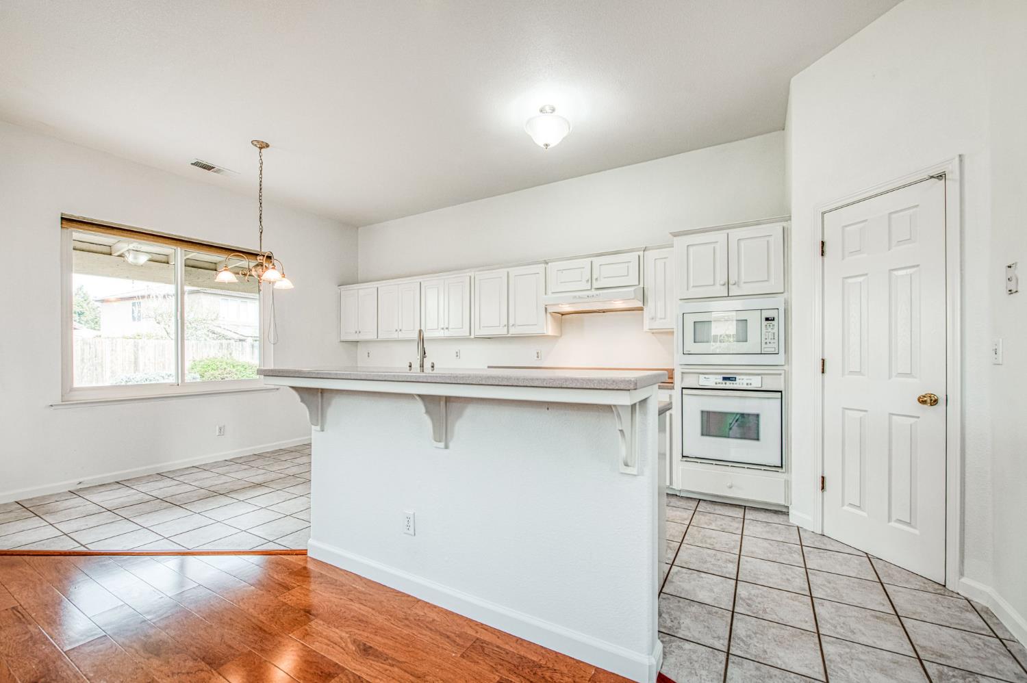 2404 E Pryor Dr, Fresno, CA 93720