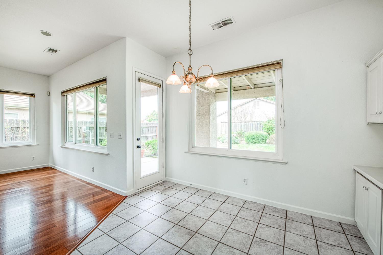 2404 E Pryor Dr, Fresno, CA 93720