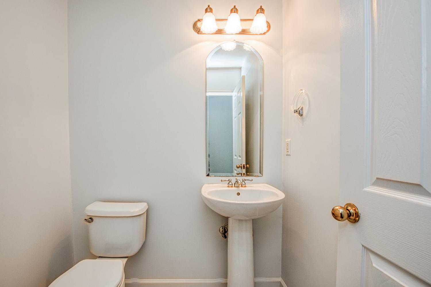 2404 E Pryor Dr, Fresno, CA 93720