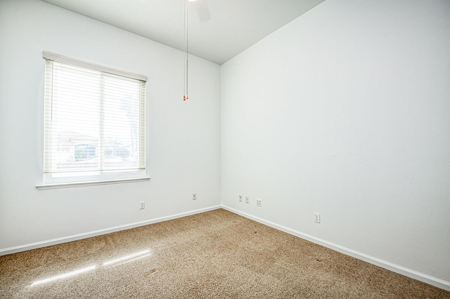 2404 E Pryor Dr, Fresno, CA 93720