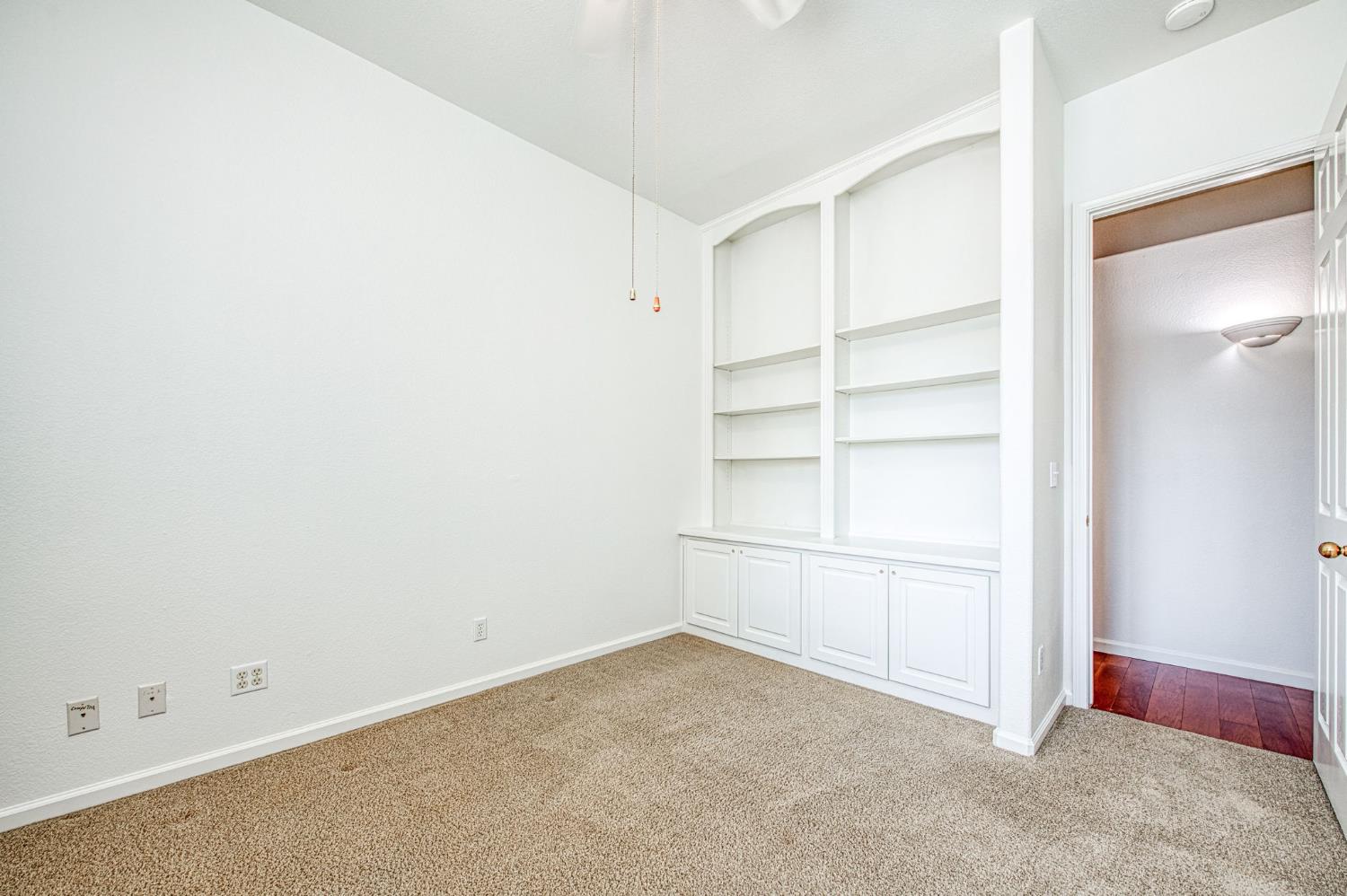 2404 E Pryor Dr, Fresno, CA 93720