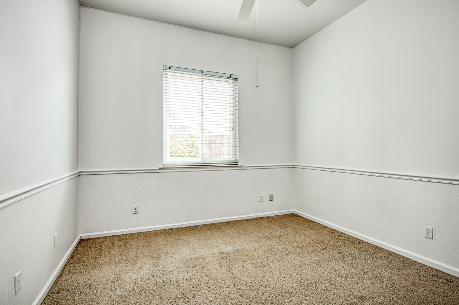 2404 E Pryor Dr, Fresno, CA 93720