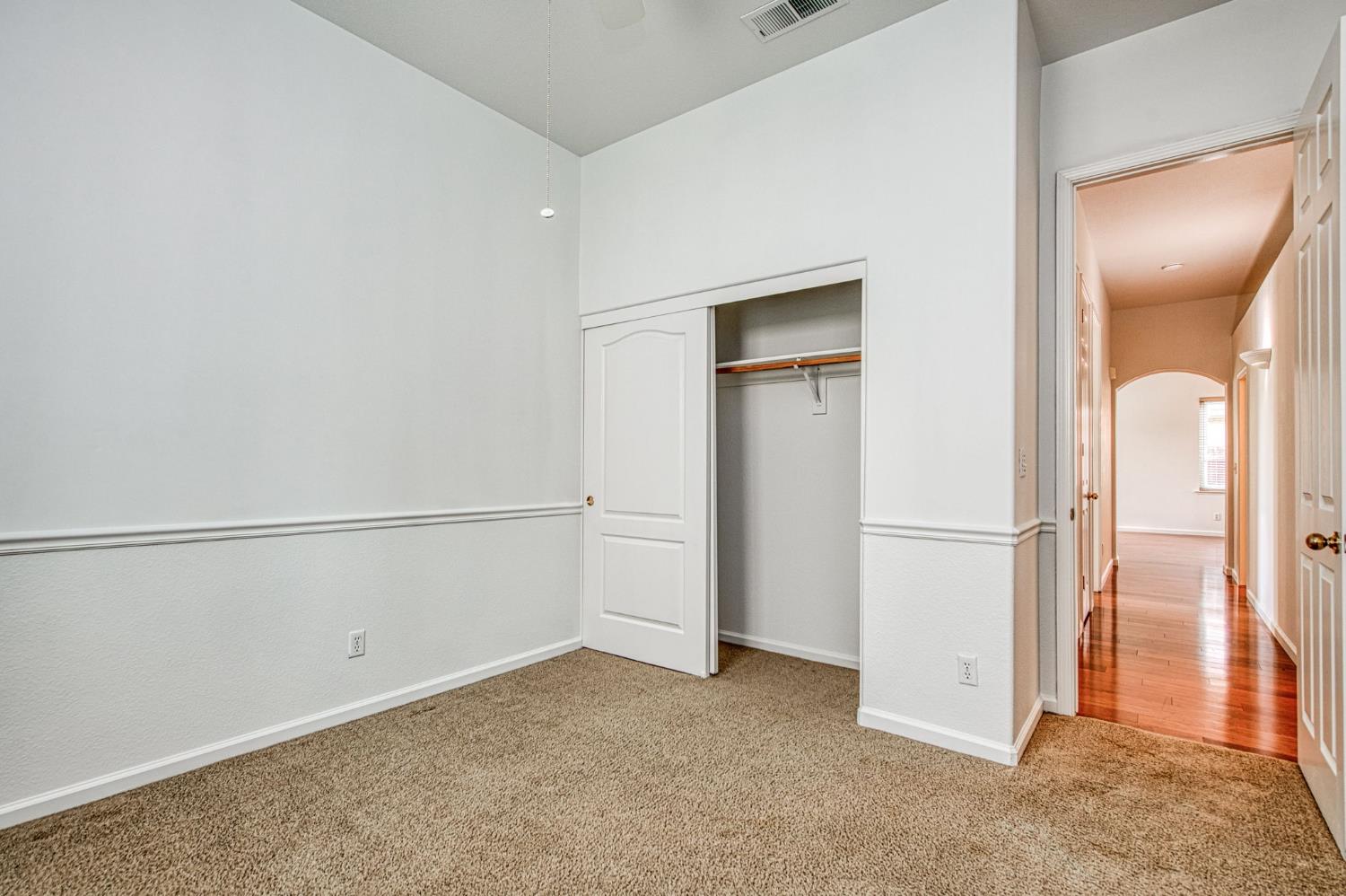 2404 E Pryor Dr, Fresno, CA 93720