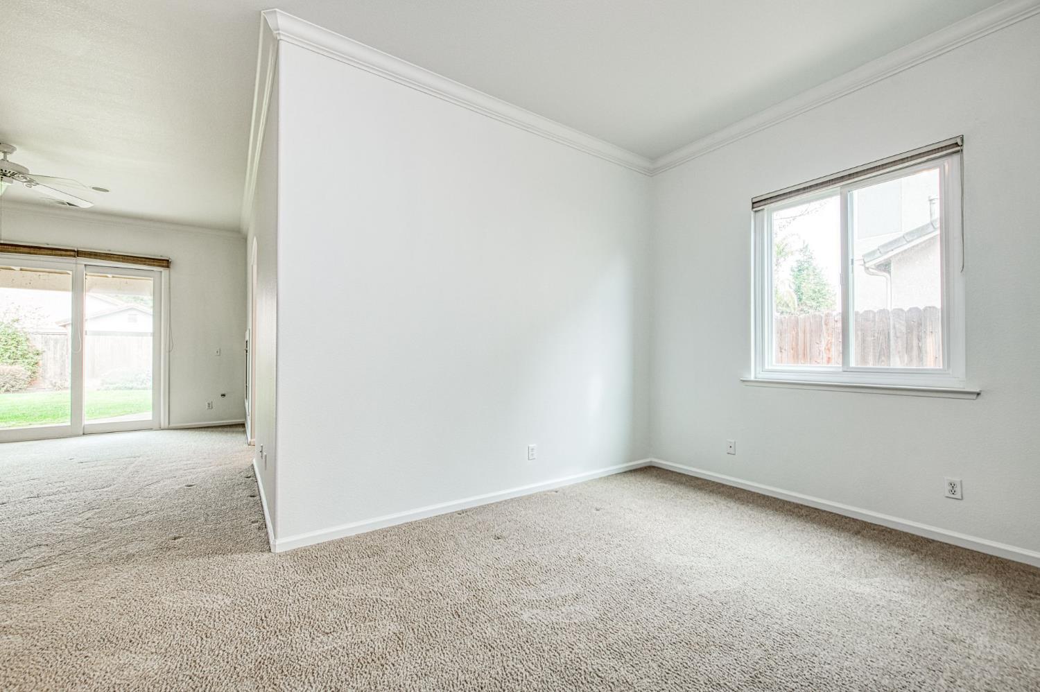 2404 E Pryor Dr, Fresno, CA 93720