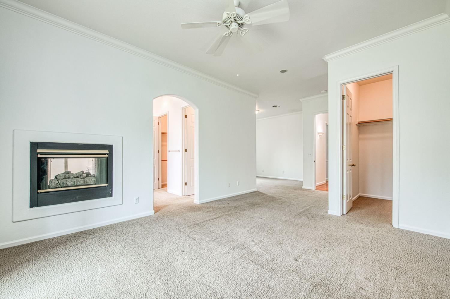 2404 E Pryor Dr, Fresno, CA 93720