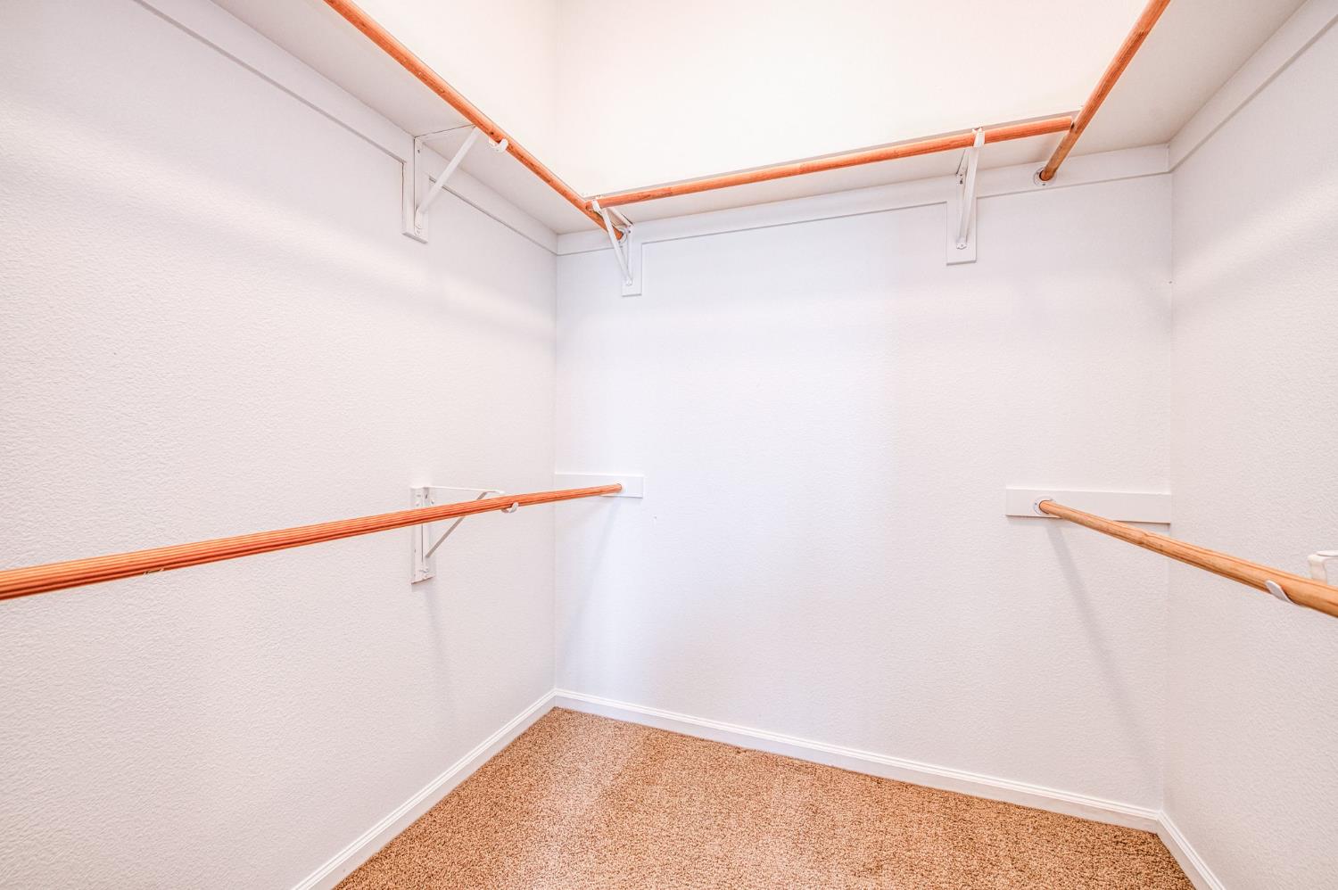 2404 E Pryor Dr, Fresno, CA 93720