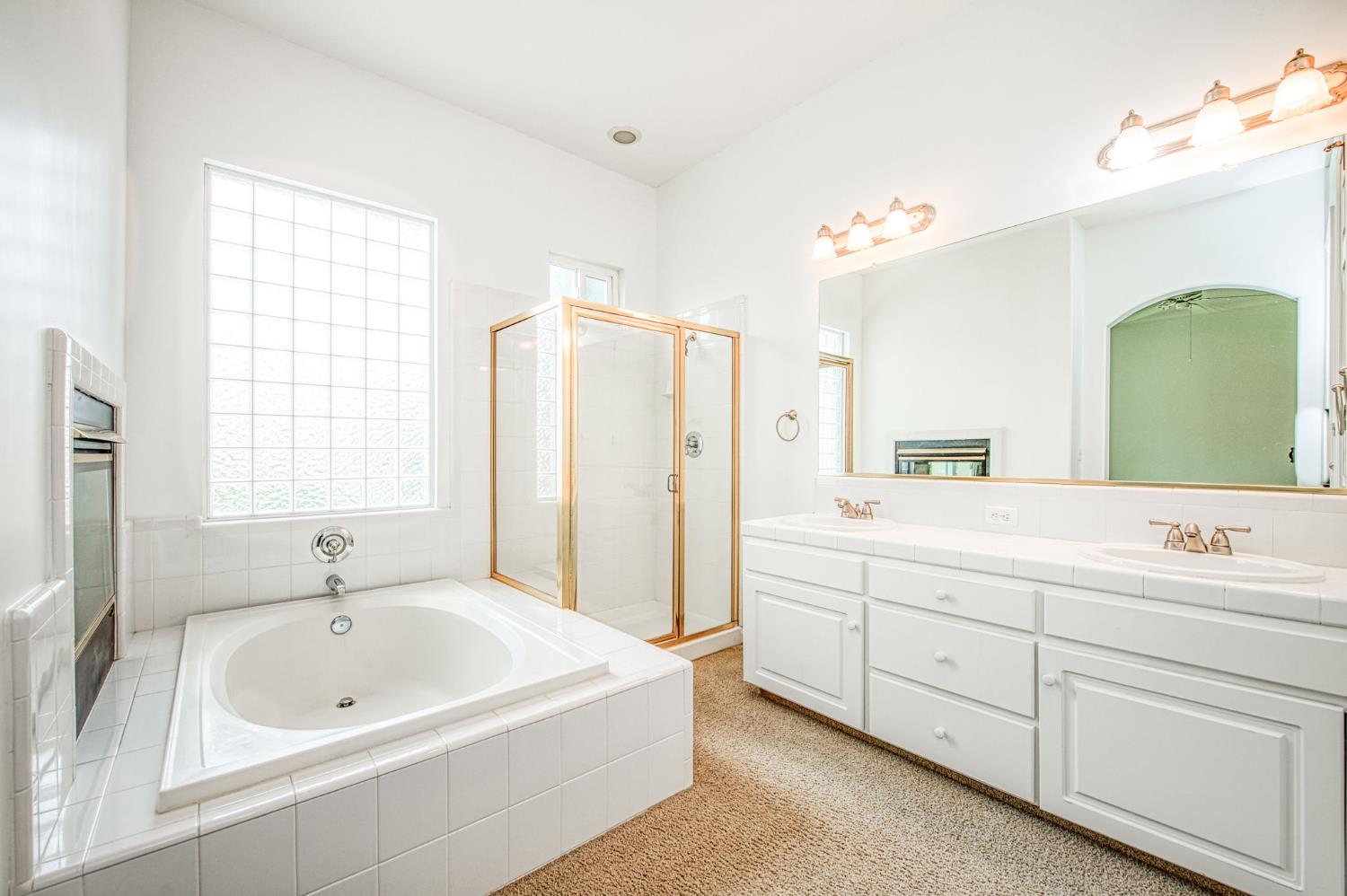 2404 E Pryor Dr, Fresno, CA 93720