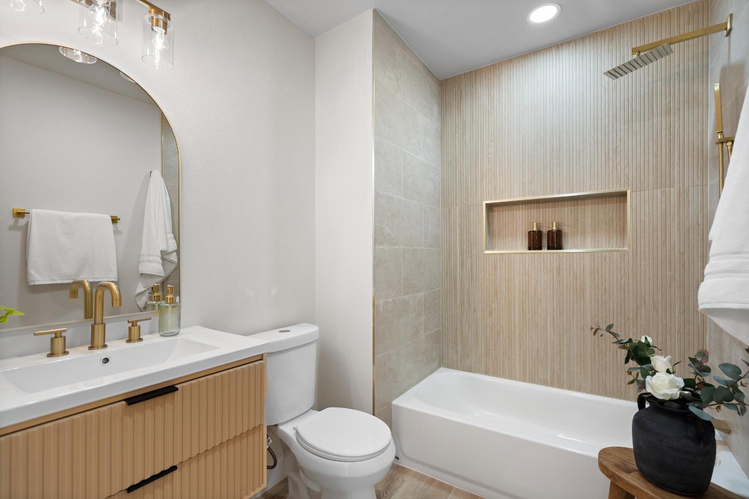 1377 N harrison, Fresno, CA 93728