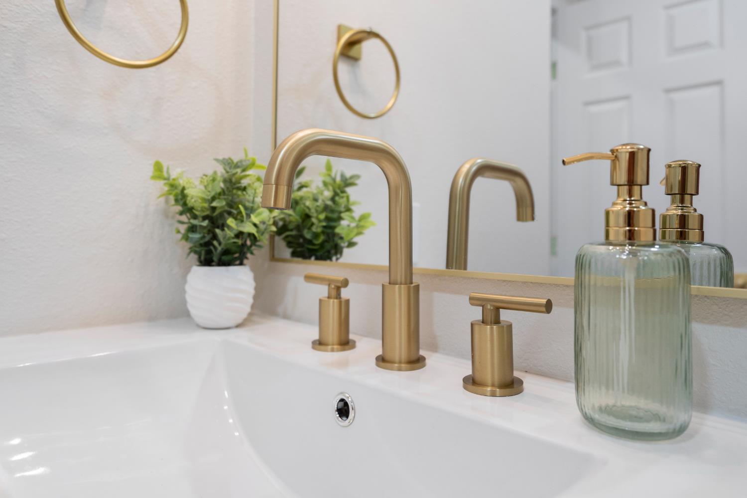 1377 N harrison, Fresno, CA 93728