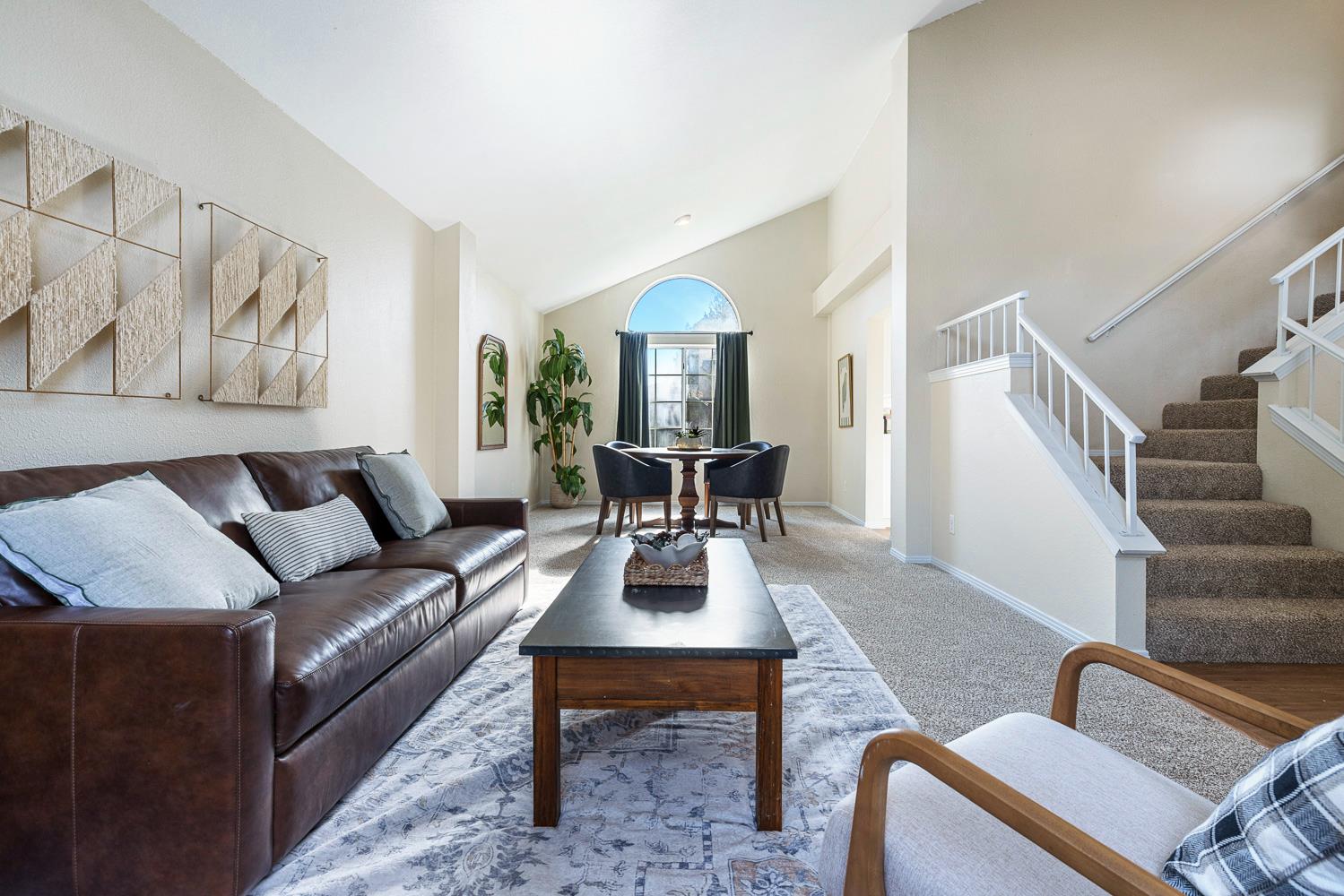 805 E Buckhill Rd, Fresno, CA 93720