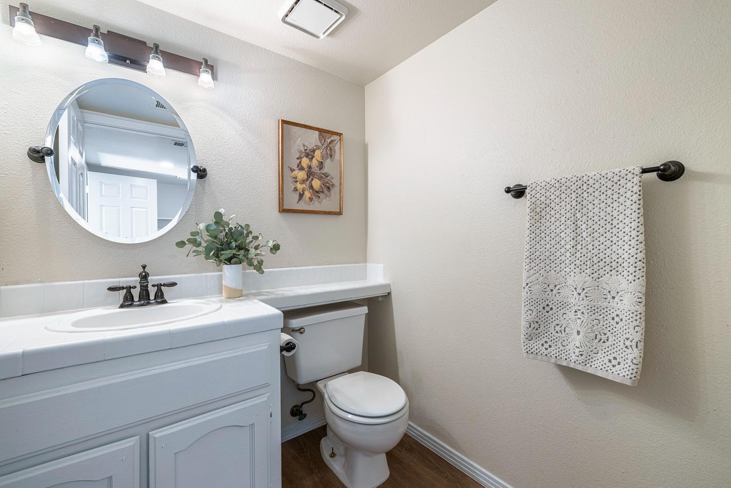 805 E Buckhill Rd, Fresno, CA 93720