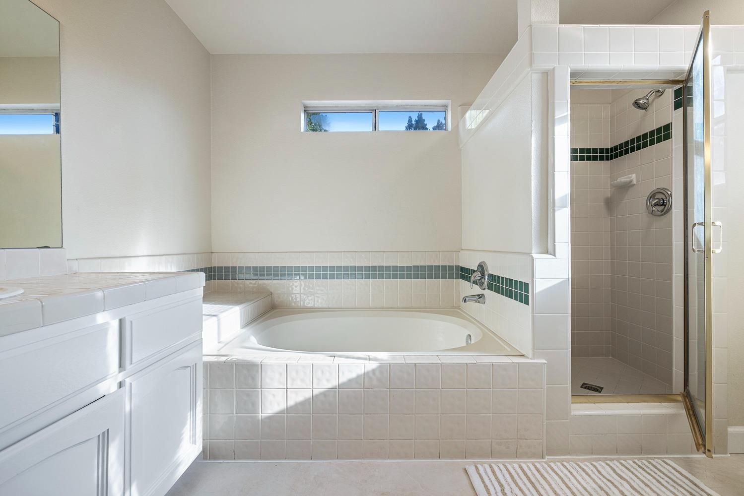 805 E Buckhill Rd, Fresno, CA 93720