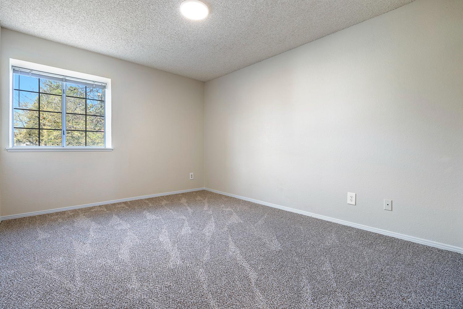 805 E Buckhill Rd, Fresno, CA 93720