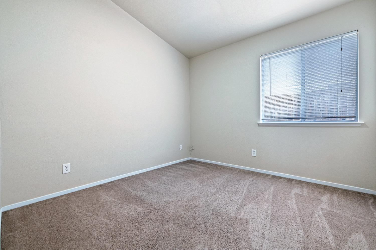 5634 W Donner Ave, Fresno, CA 93722