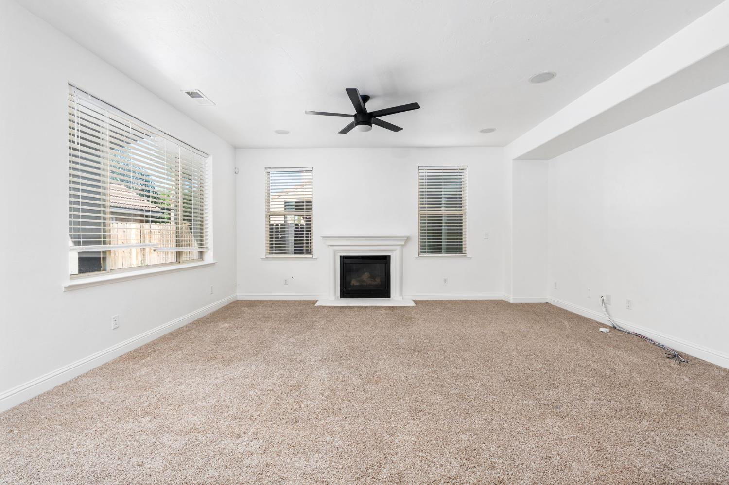 6632 W Dovewood Ln, Fresno, CA 93723