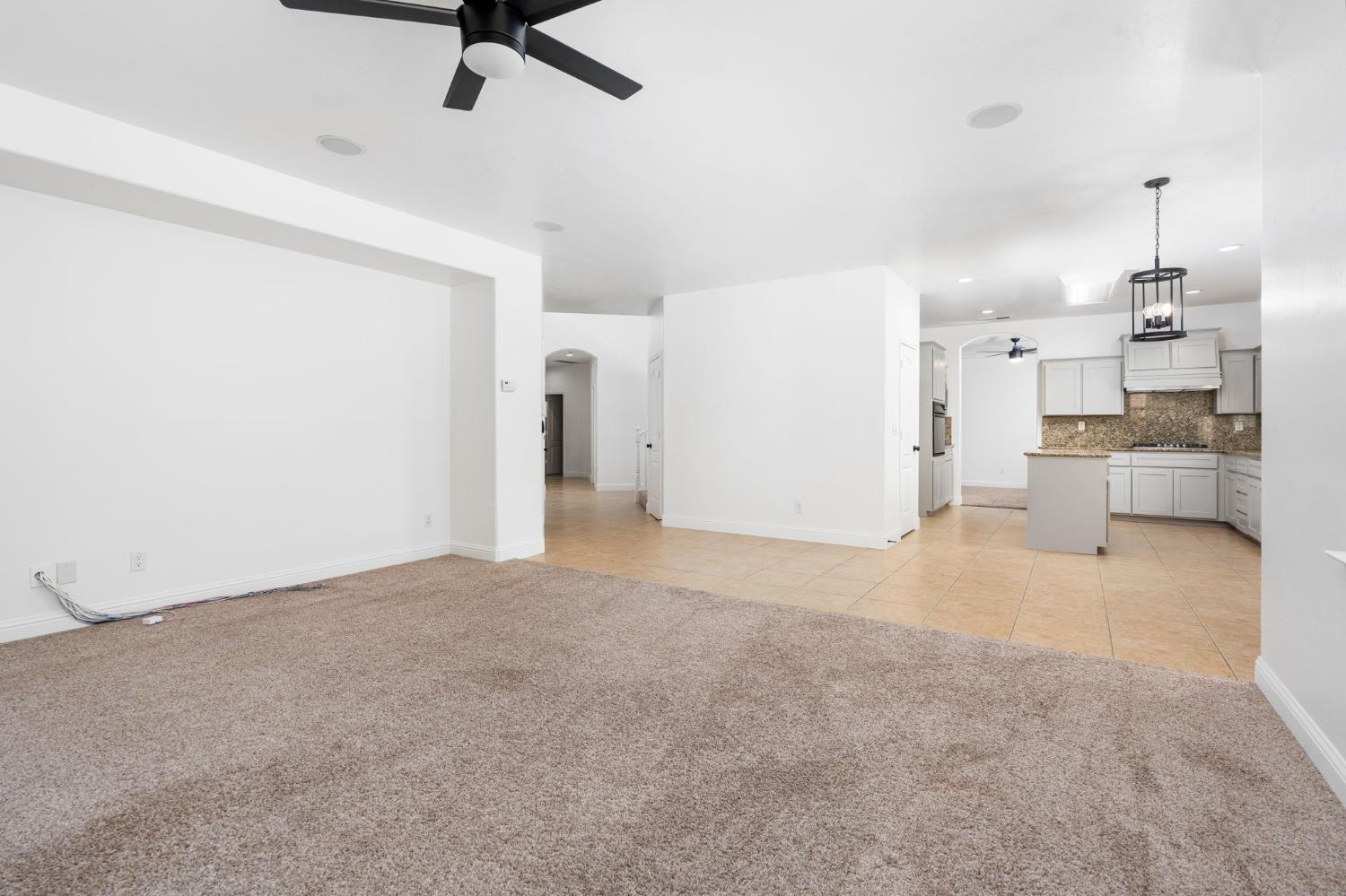 6632 W Dovewood Ln, Fresno, CA 93723