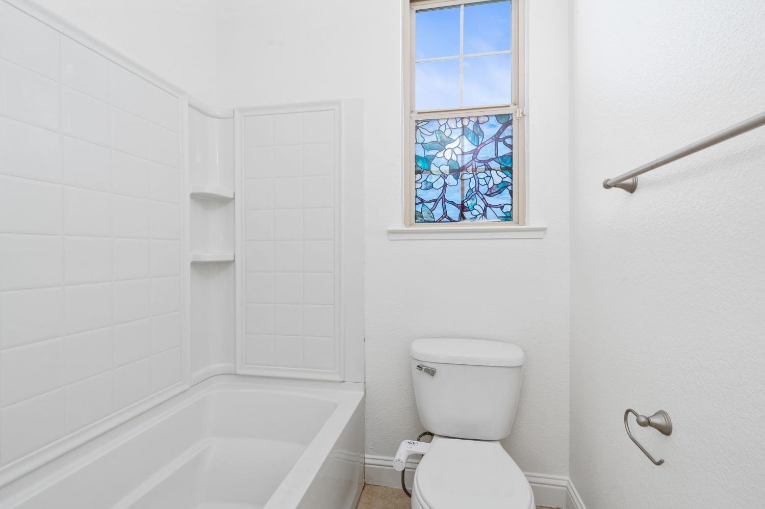 6632 W Dovewood Ln, Fresno, CA 93723