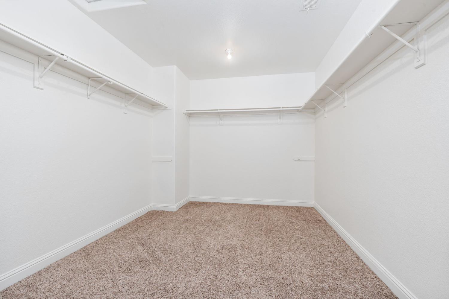 6632 W Dovewood Ln, Fresno, CA 93723