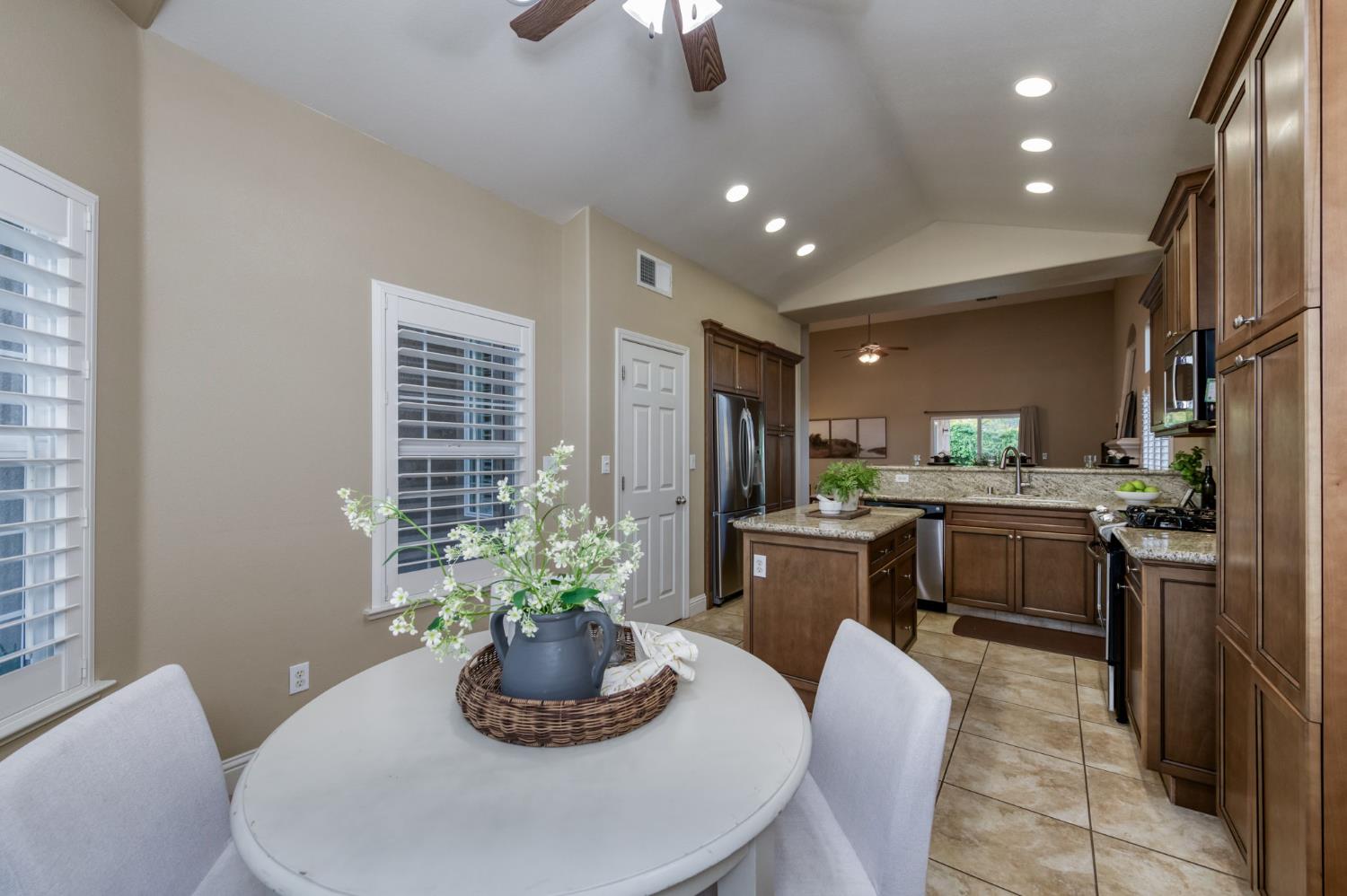 10687 N Tea Party Ln, Fresno, CA 93730