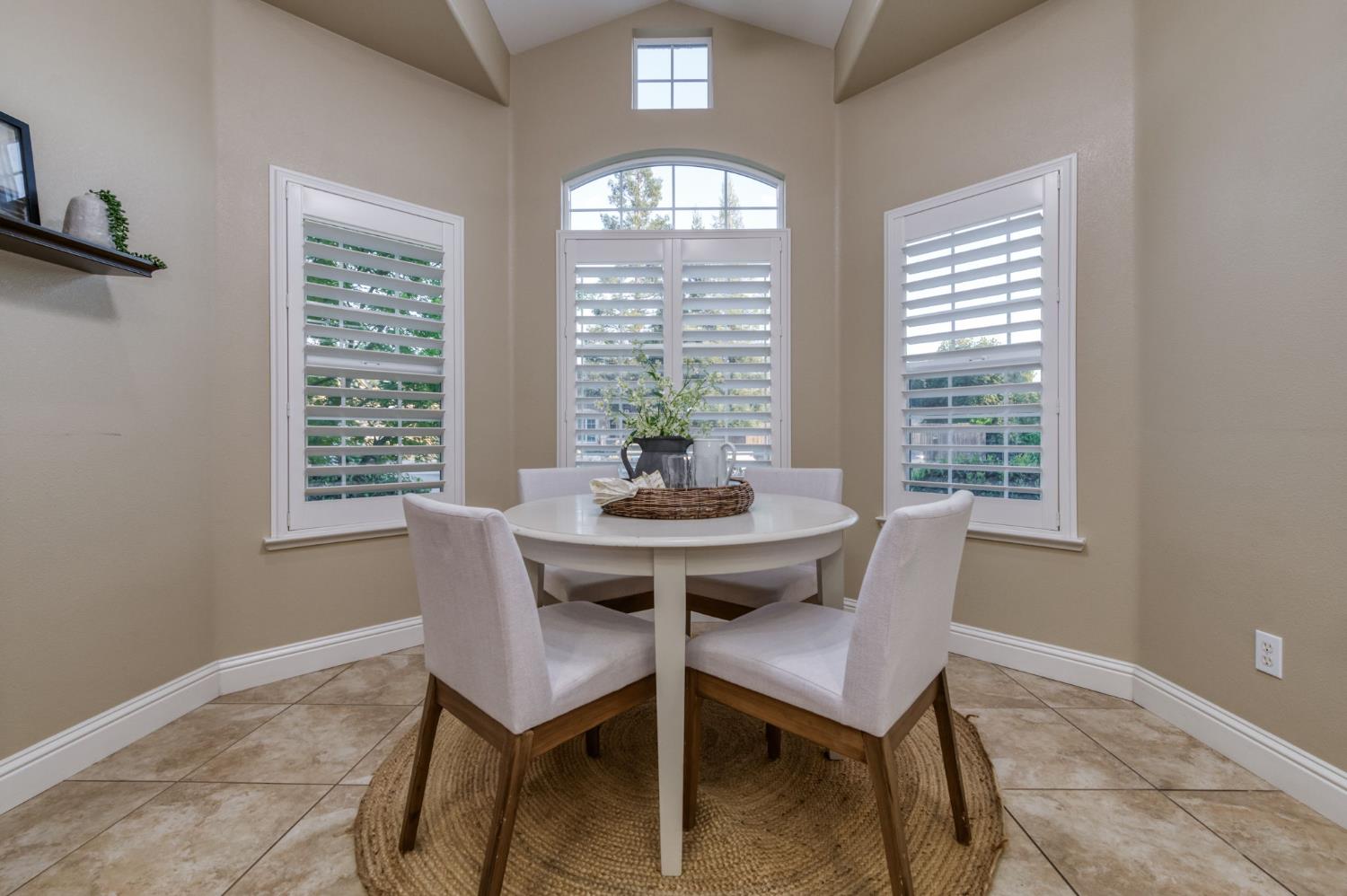 10687 N Tea Party Ln, Fresno, CA 93730