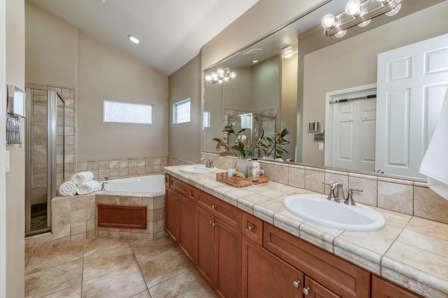 10687 N Tea Party Ln, Fresno, CA 93730