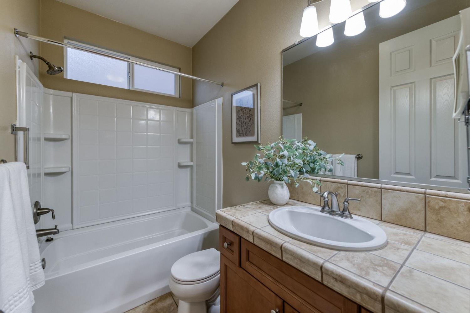 10687 N Tea Party Ln, Fresno, CA 93730