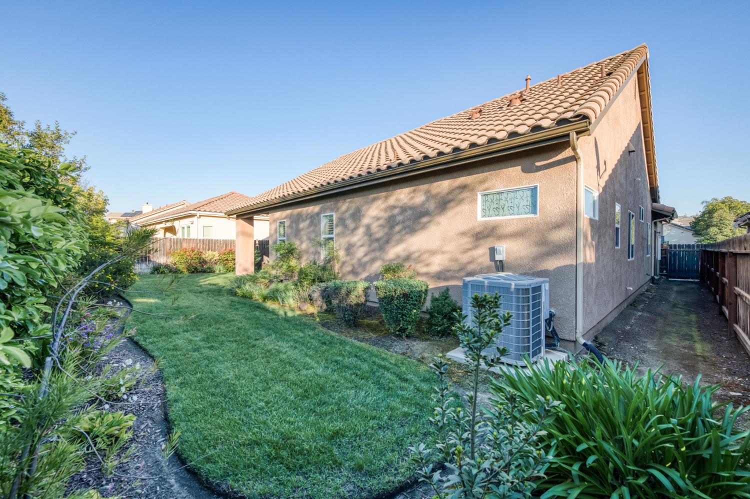 10687 N Tea Party Ln, Fresno, CA 93730