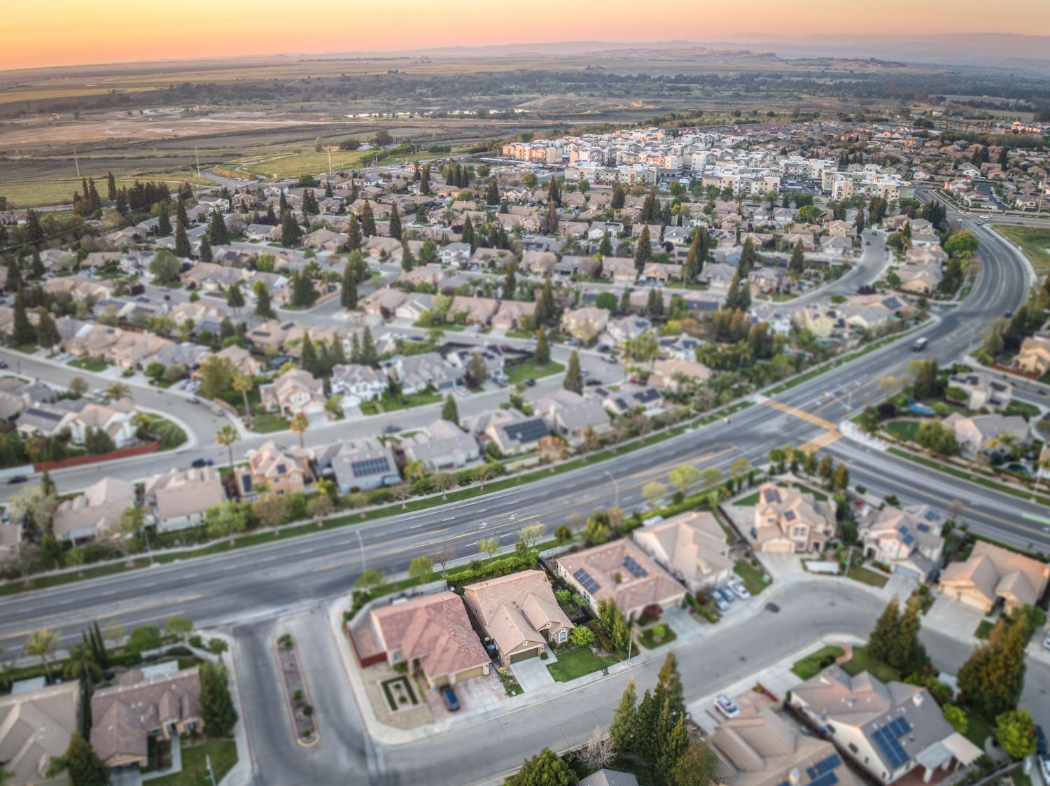 10687 N Tea Party Ln, Fresno, CA 93730