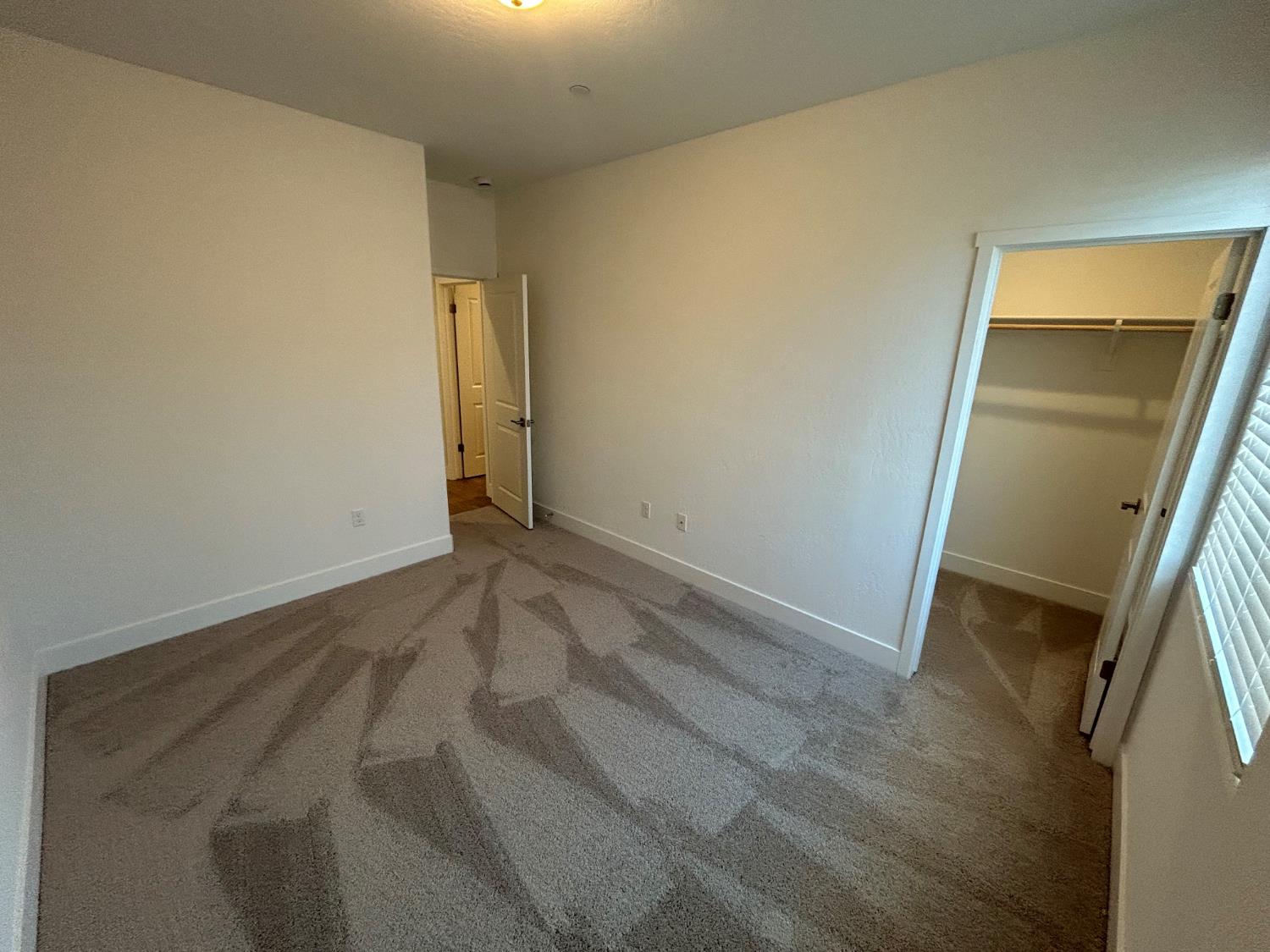 2873 E Corteza Dr, Fresno, CA 93730