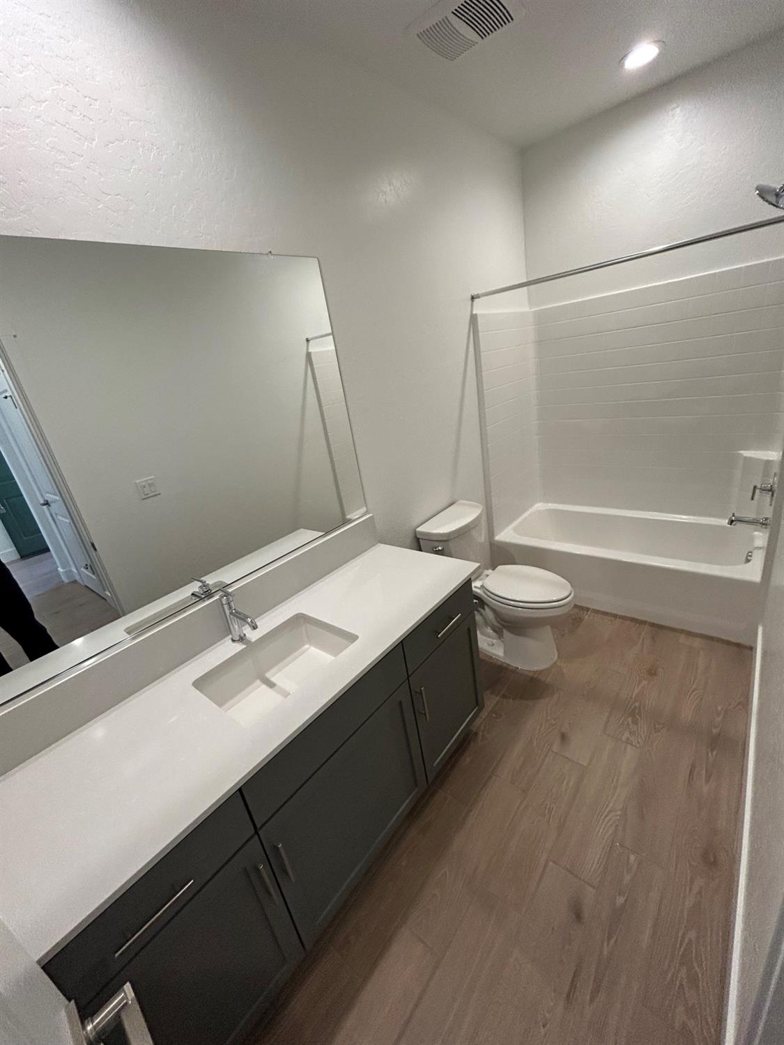 2873 E Corteza Dr, Fresno, CA 93730