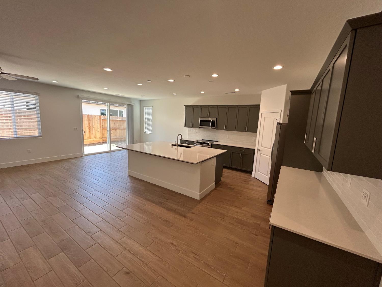 2873 E Corteza Dr, Fresno, CA 93730