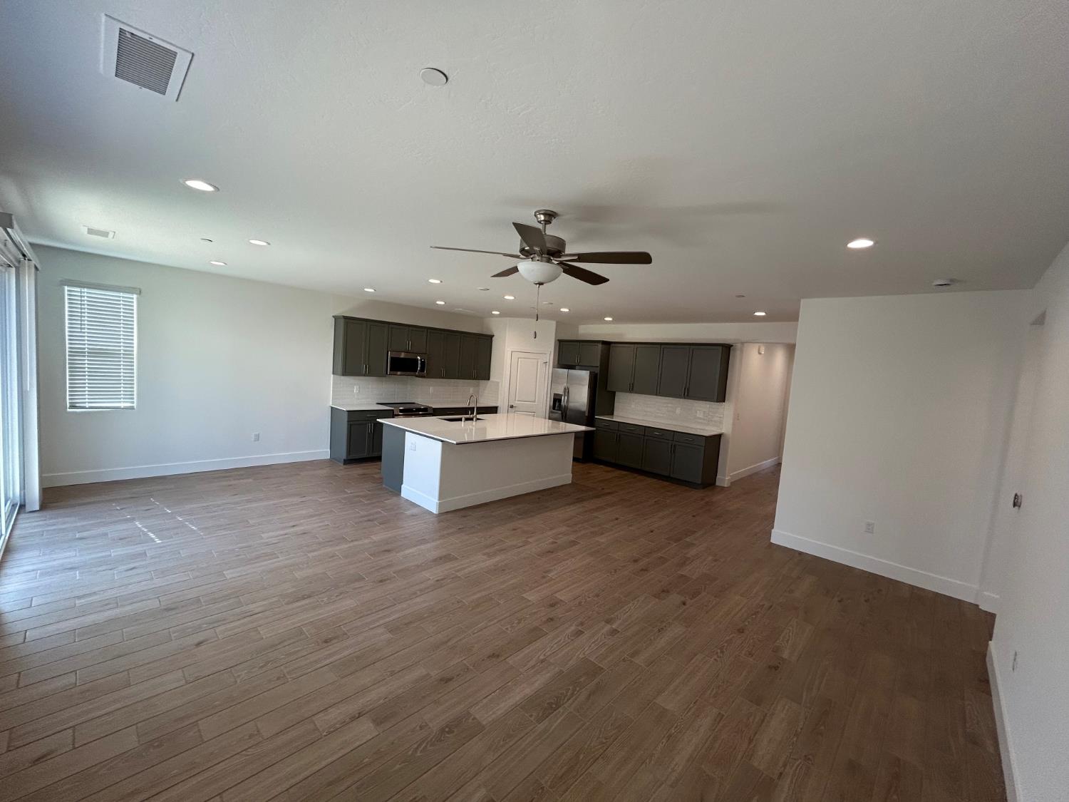 2873 E Corteza Dr, Fresno, CA 93730