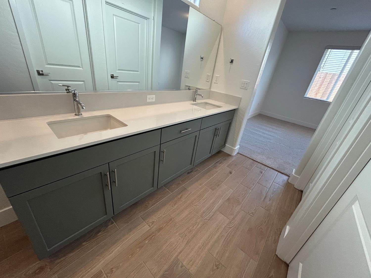 2873 E Corteza Dr, Fresno, CA 93730