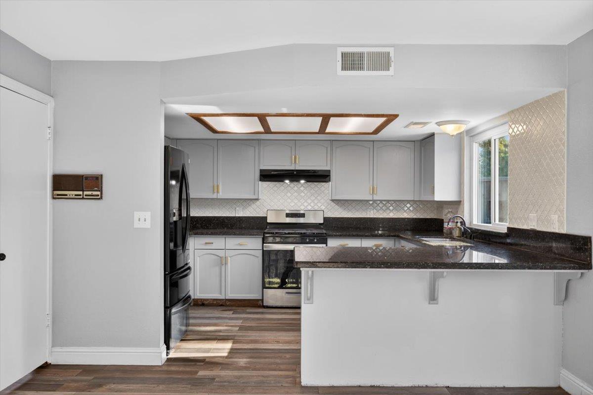 3279 N Berlin Ave, Fresno, CA 93722