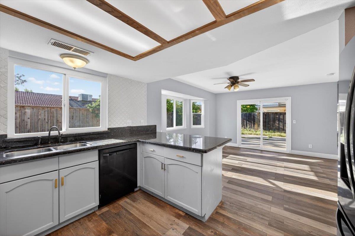 3279 N Berlin Ave, Fresno, CA 93722