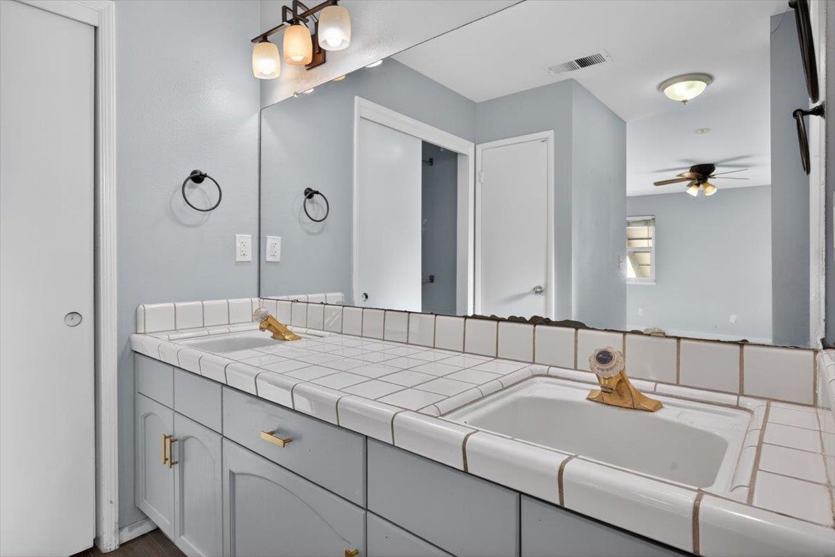 3279 N Berlin Ave, Fresno, CA 93722