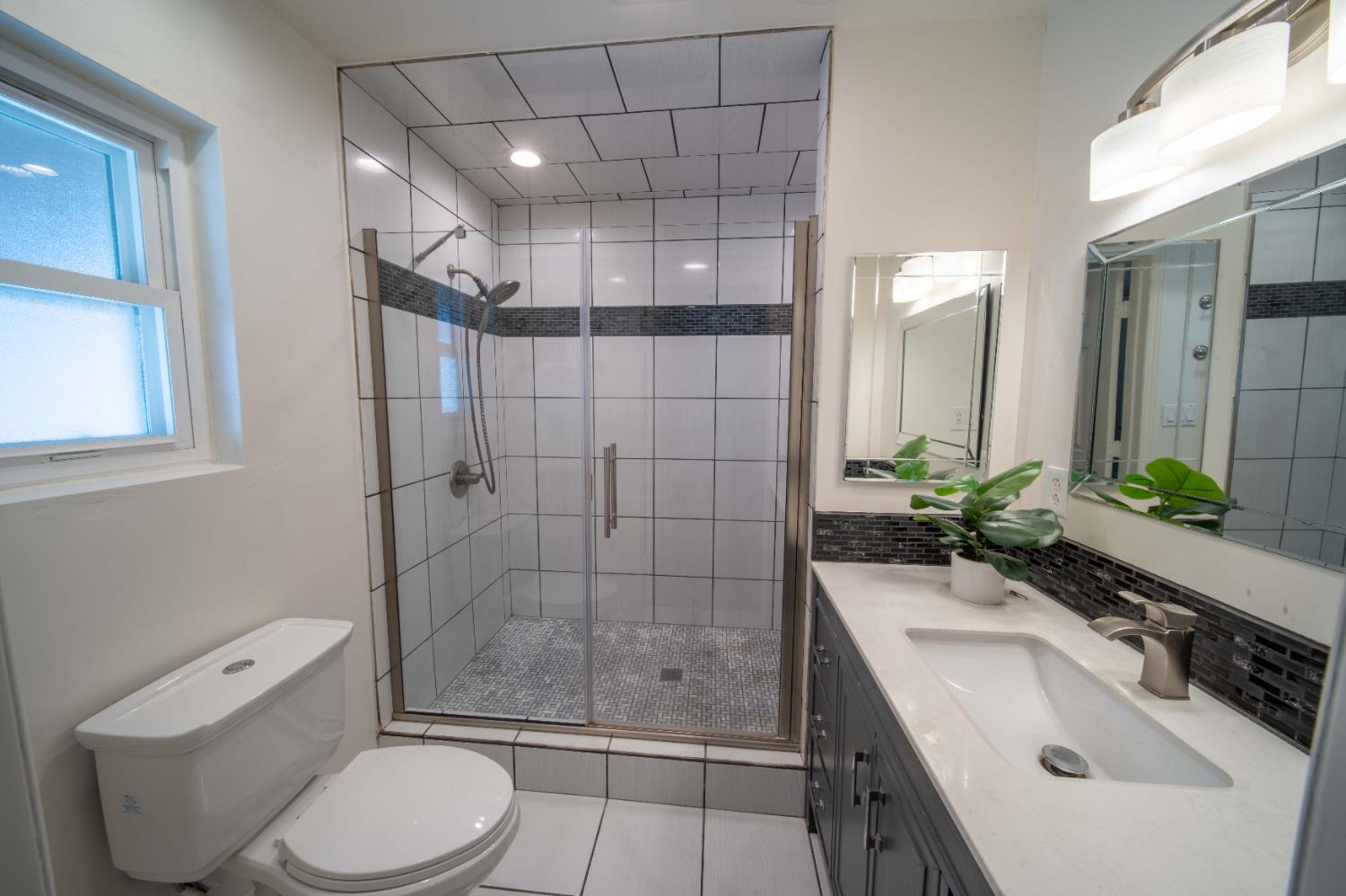 4421 N Woodrow Ave, Fresno, CA 93726