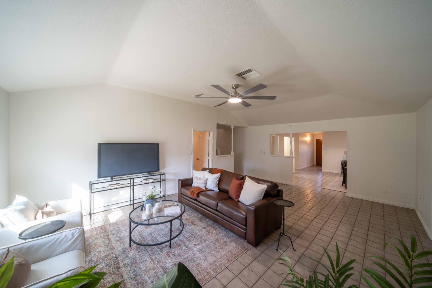 4421 N Woodrow Ave, Fresno, CA 93726